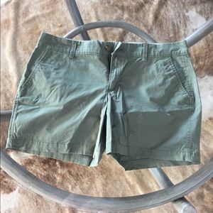 Old Navy Olive Shorts, excellent condition Size 10